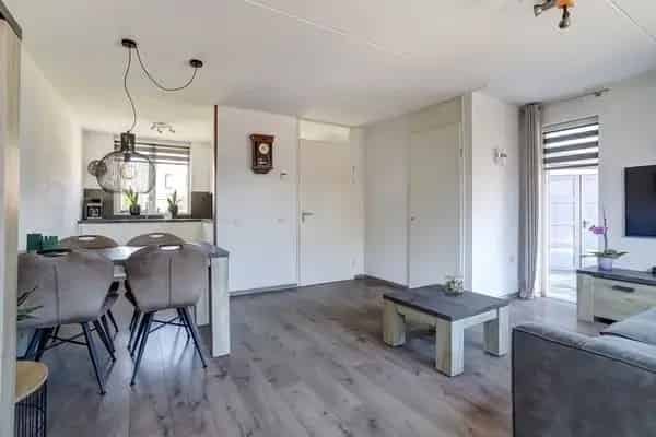 Hoekwoning Ruime Tuin Veel Licht Moderne Keuken 8 Zonnepanelen
