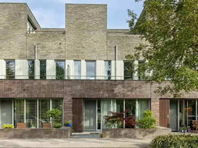 Herenhuis Roomburg 4 slaapkamers 2 badkamers tuin