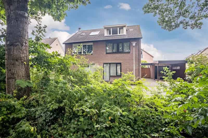 Ruime Tweekapper Colmschate 4 slaapkamers Moderne Badkamer Grote Tuin