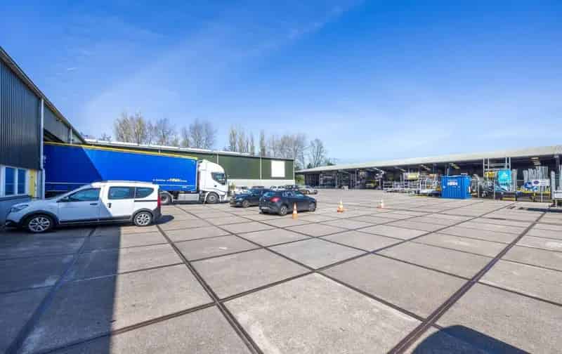 Bedrijfspand huren Ambacht 24, Oostzaan