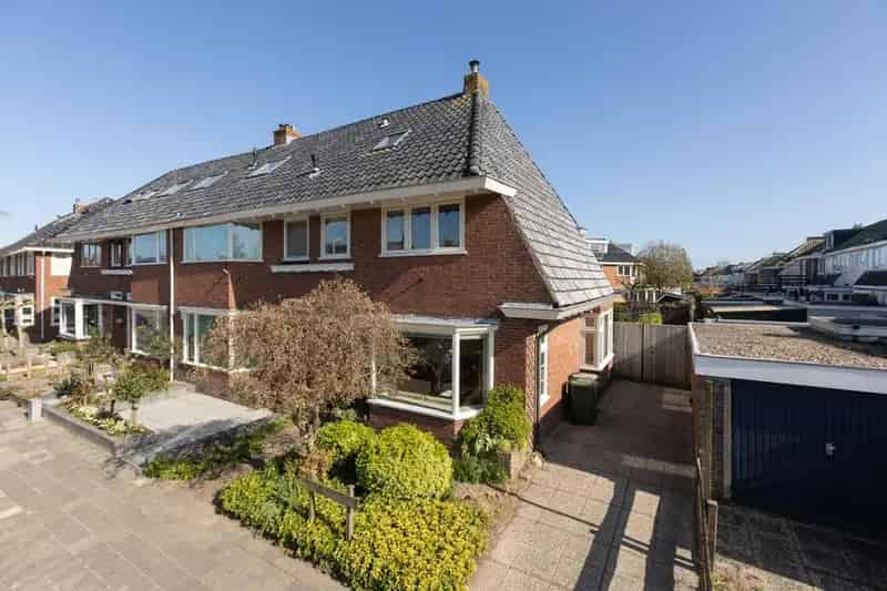 Jaren 30 woning te koop Nabij Centrum Ruime Tuin 3 slaapkamers