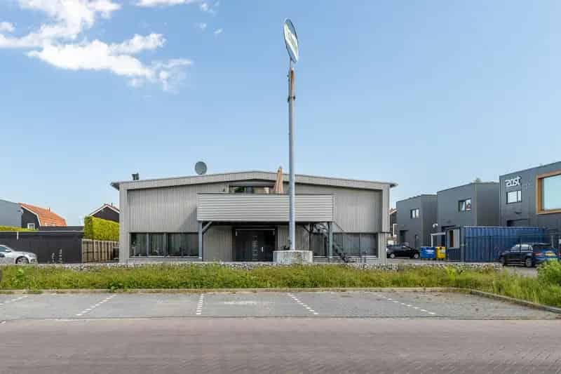 Bedrijfshal Urk te koop 550m2 met woning 4 slaapkamers