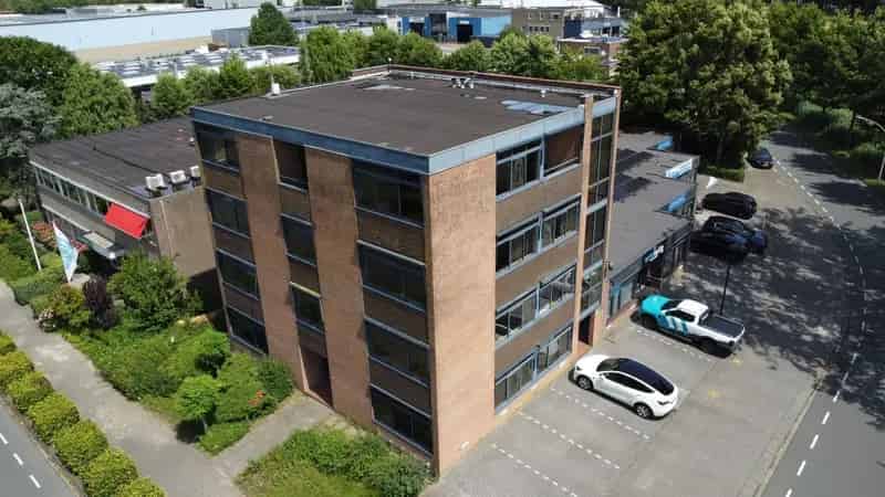Kantoor te koop Zwijndrecht Gildenweg 1 672m²