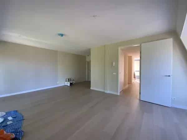 Luxe Appartement Zaandam: 1 Slaapkamer, Moderne Keuken, Ruime Douche