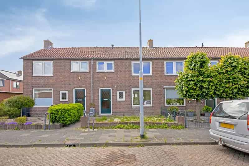 Huis te koop Nieuw Vennep starterswoning tuin zuidoosten 73m2