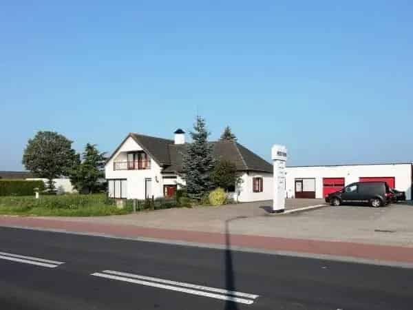 Landhuis met Bedrijfsruimte Velddriel