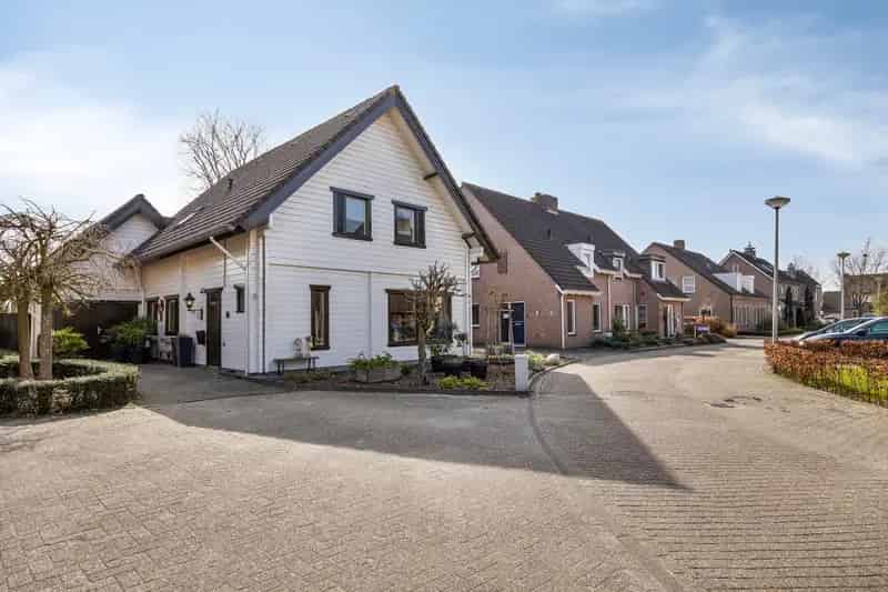 Huis te koop Elshout: 4 slaapkamers, mogelijkheid tot 6, garage en tuin