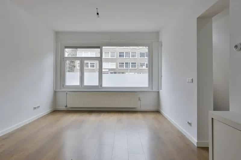 Geheel Gerenoveerde Benedenwoning 3 Kamers Grote Tuin