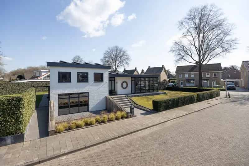 Huis te koop Etten Leur 5 slaapkamers 2 badkamers zonnige tuin