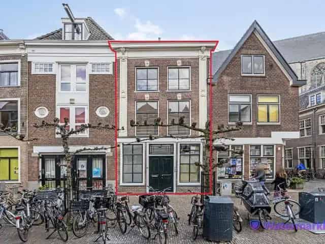 Rijksmonument Leiden Centrum: Charmante Tussenwoning 85m²