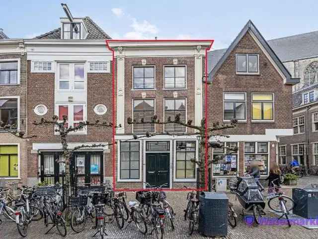 Rijksmonument Leiden Centrum: Charmante Tussenwoning 85m²
