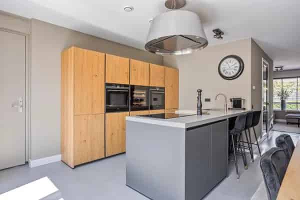Luxe Tweekapper Zevenbergen - Instapklaar - 4 slaapkamers - Tuin Zuidwesten