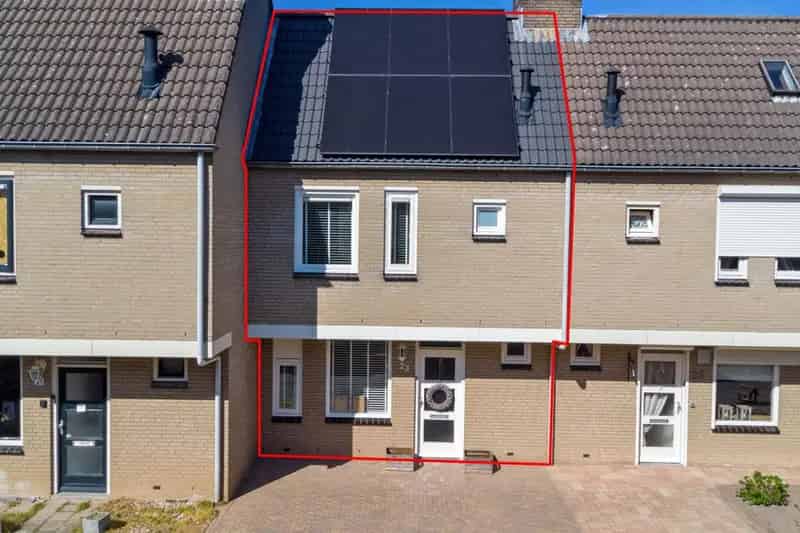 Ruime gezinswoning met tuin garage en 3 slaapkamers