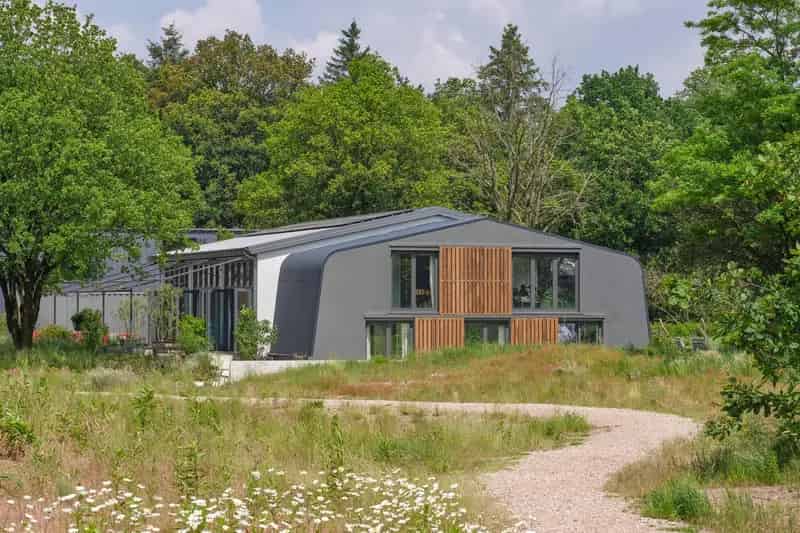Bedrijfshal met Luxe Woning Arnhem