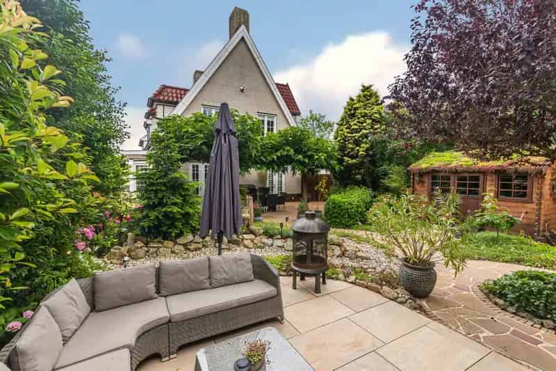 Huis te koop Den Haag Dubbele Bewoning Mogelijk 240m2 102m2 Tuin Wellness