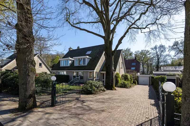 Te Koop: Royale 2-onder-1-kapwoning in Loosdrecht