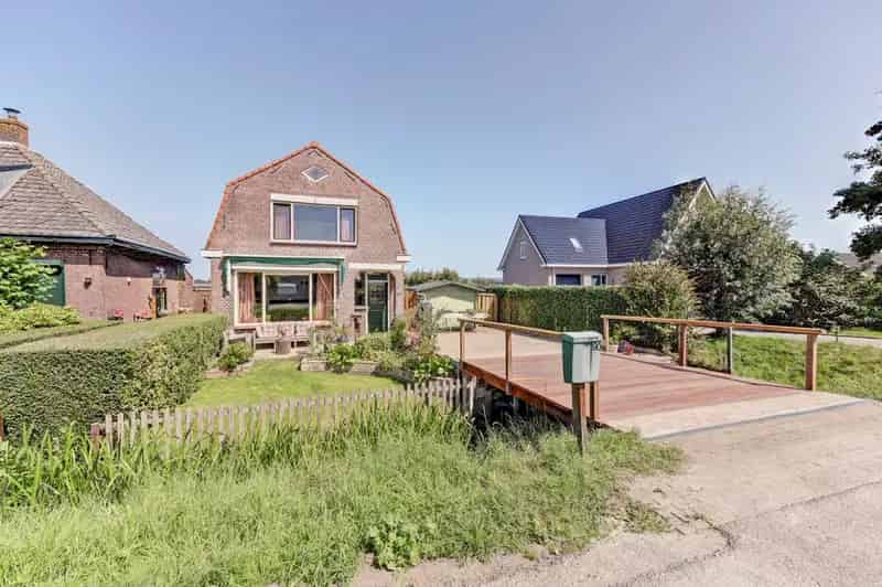 Jaren 30 woning te Strijen: 3 slaapkamers, grote tuin, polderzicht