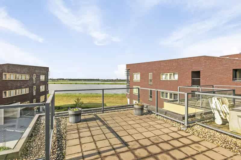 Luxe 4 Verdiepingenwoning met Dakterras en Garage