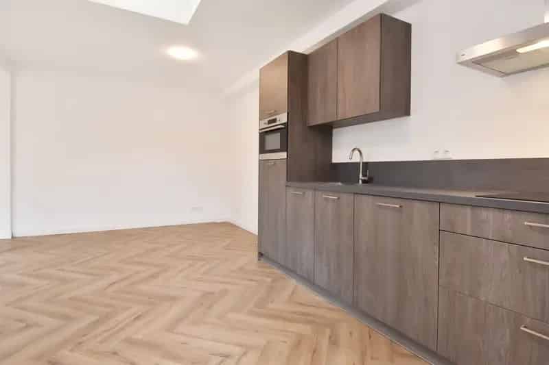 Geheel Gemoderniseerde 2 Kamer Benedenwoning Delft
