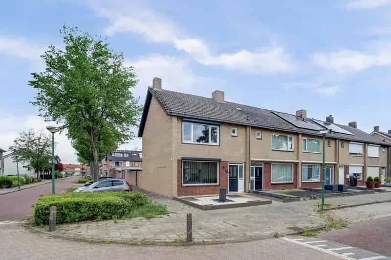 Ruime Hoekwoning Kaatsheuvel Diepe Tuin Garage