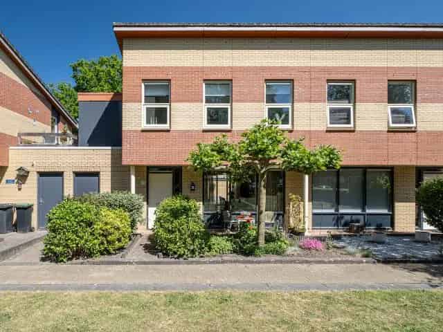 Semi-bungalow Enschede Noord: Lift, Tuin, Energielabel A