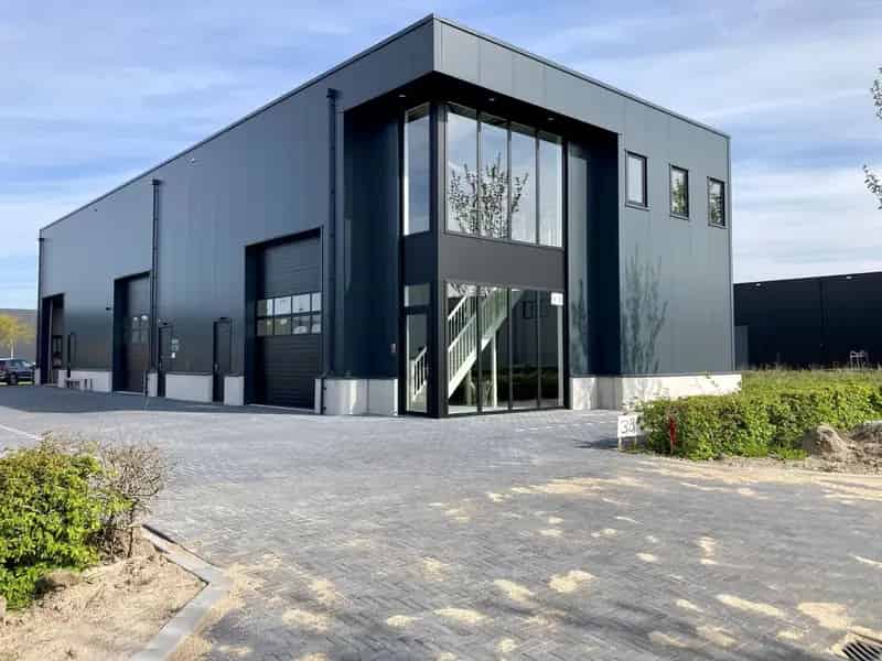 Bedrijfshal te Huur Zeewolde 168m2 Werkplaats Opslag