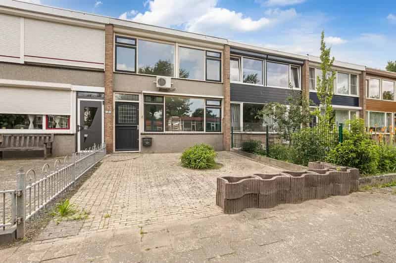 Tussenwoning Zevenaar 4 slaapkamers 99m2 152m2 perceel
