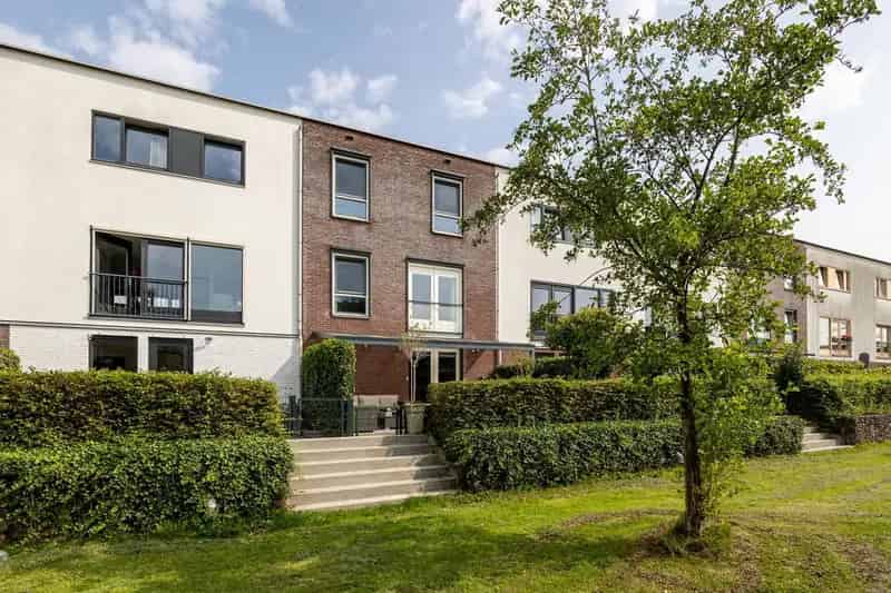 Luxe Tussenwoning Blokhove Nabij Utrecht 3 slaapkamers Tuin Carport