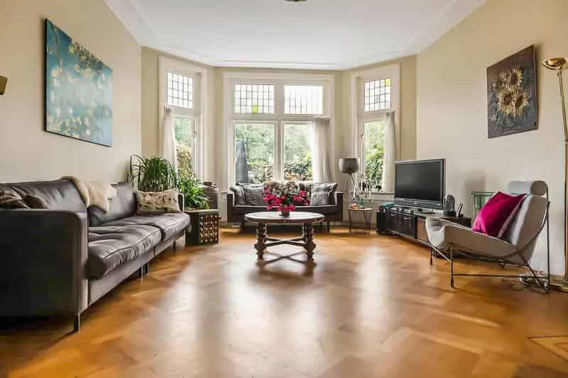 Jaren 30 woning te Voorburg 6 slaapkamers 2 badkamers 175m2