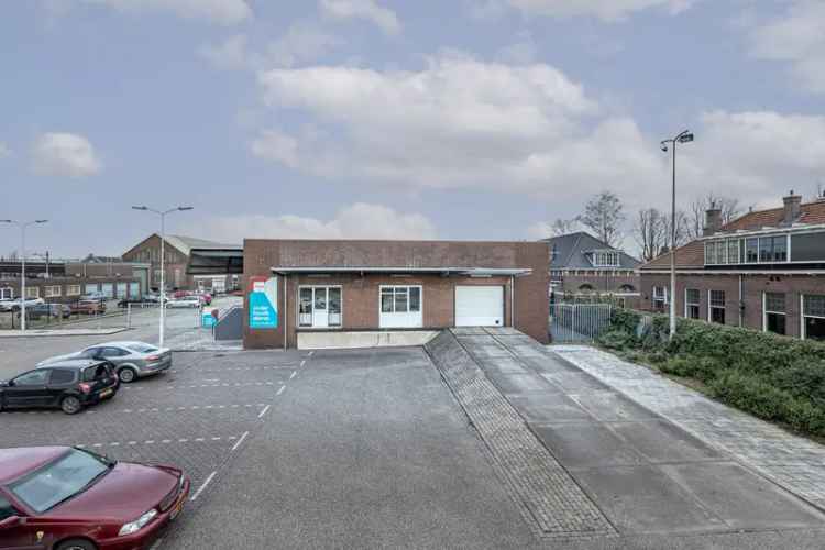 Bedrijfshal te Huur Roosendaal 1440m² A17 A58 Station