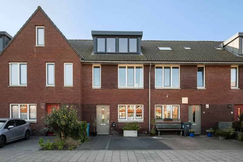 Huis te koop Delft  Ruime 5 kamer woning moderne keuken 2 badkamers