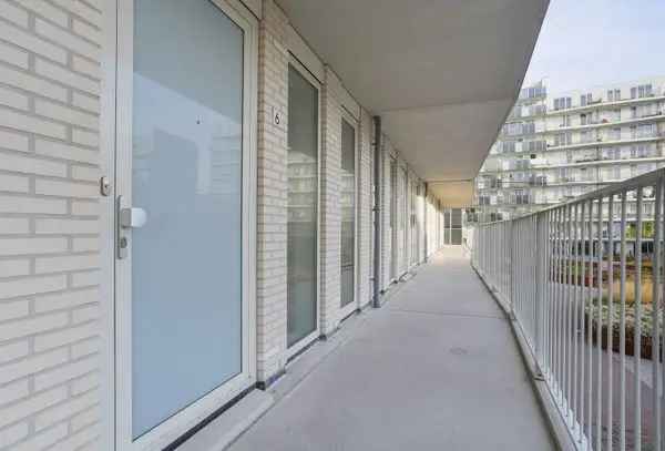 2-Kamer Appartement Laan van Spartaan Ruim Balkon Parkeerplaats