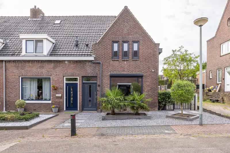 Moderne Hoekwoning Brunssum - Instapklaar met Garage en Tuin