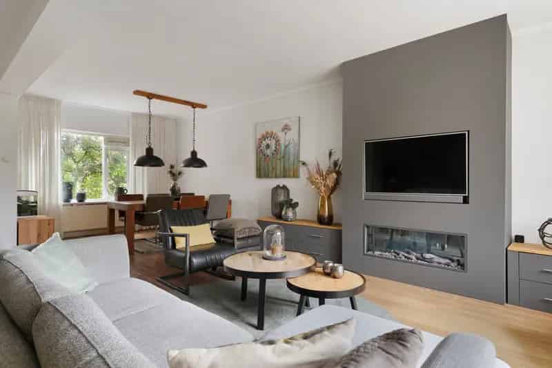 Goed onderhouden middenwoning met 4 slaapkamers te koop