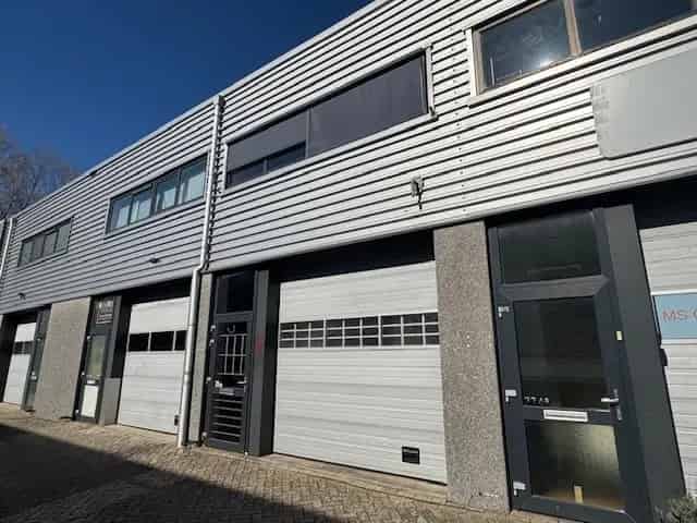 Bedrijfsruimte te huur 55m2 begane grond plus 55m2 verdieping