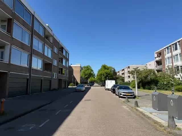 Garage te Koop Amsterdam Buitenveldert 28m2 Nabij Station Zuid WTC