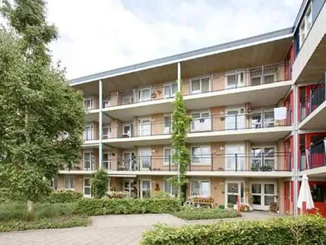 Moderne woning met nieuwe keuken en badkamer