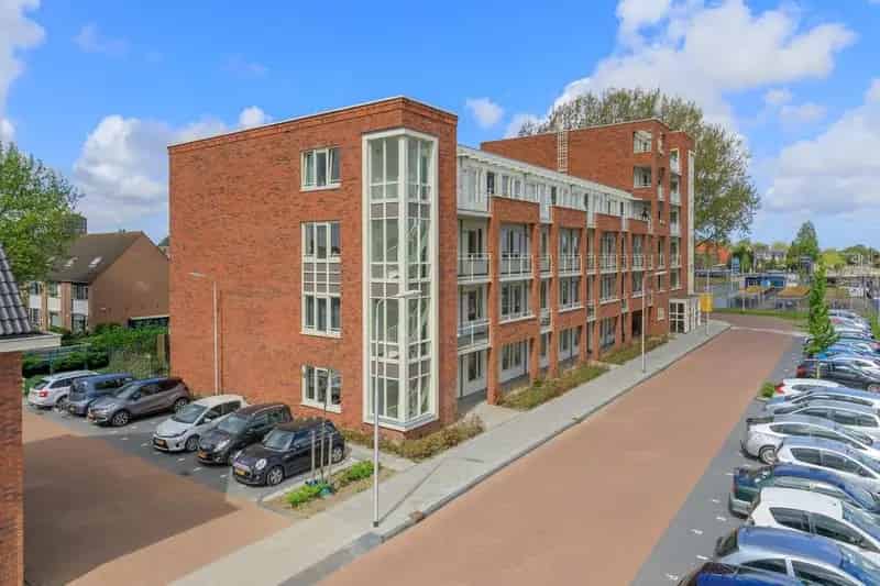 3 Kamer Appartement Stationsplein 12 Beschikbaar per 1 Juli 2025