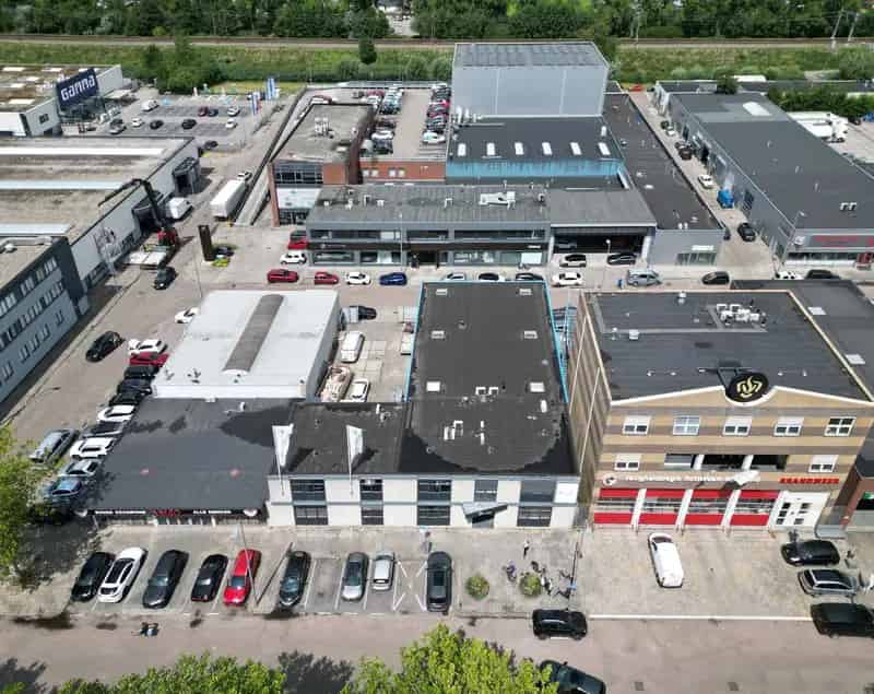 Bedrijfshal Rotterdam te koop 582m2 kantoor 340m2 bedrijfsruimte