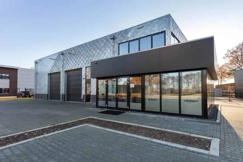 Bedrijfshal Enschede te koop: 930m² moderne ruimte met kantoor