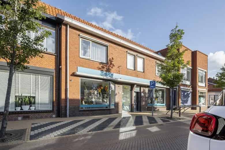 231m2 Winkelruimte met Bovenwoning te Koop 's-Gravenzande