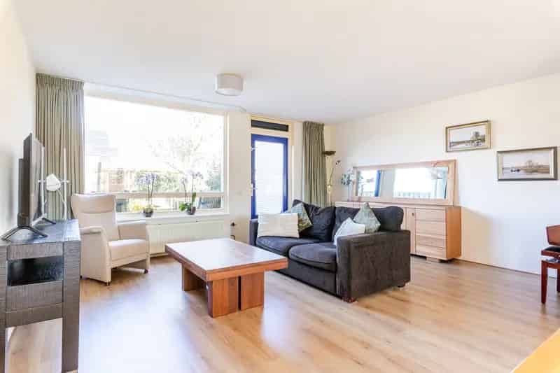 Huis te koop Almere Parkwijk 5 slaapkamers diepe tuin 13 zonnepanelen A++