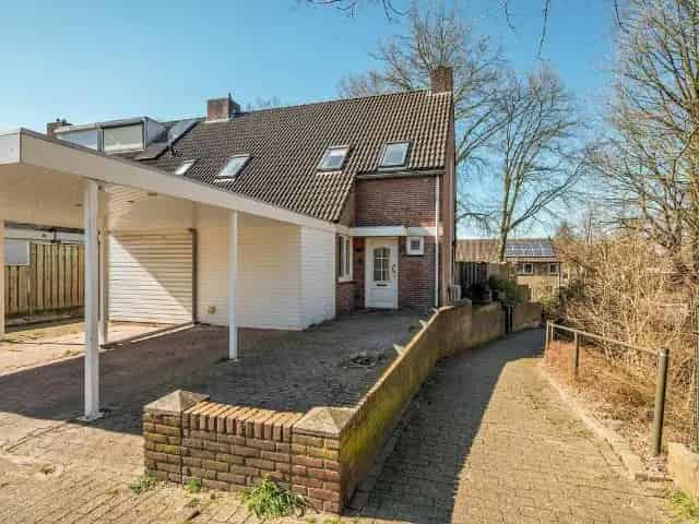 Ruime Hoekwoning Tegelen 4 Slaapkamers Kelder