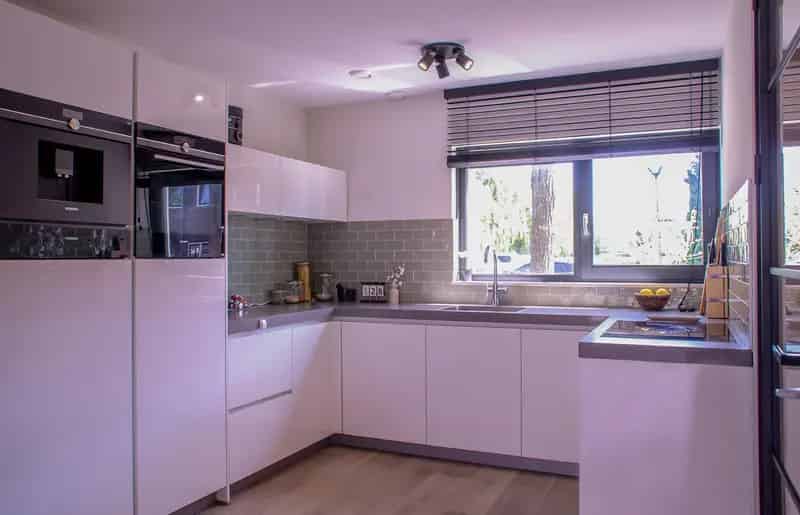 Geringeoveerde woning Floriande 11 zonnepanelen luxe keuken