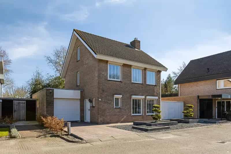 Huis te koop Roosendaal 6 slaapkamers grote tuin