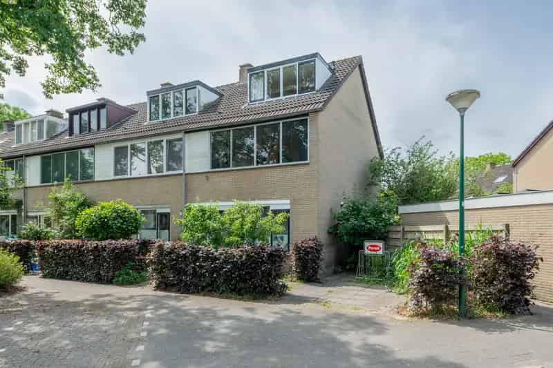 Ruime Eindwoning Eemnes: 3 Slaapkamers, Zonnige Tuin