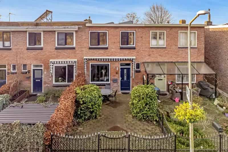 Huis te Koop Leiden: 3 Slaapkamers, Moderne Keuken, Diepe Tuin