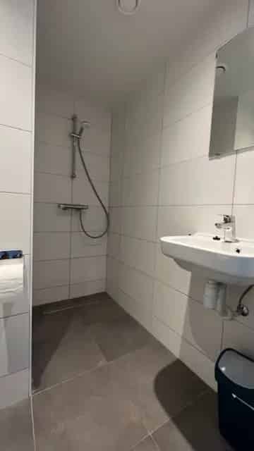 Nette Kamer met Eigen Keuken