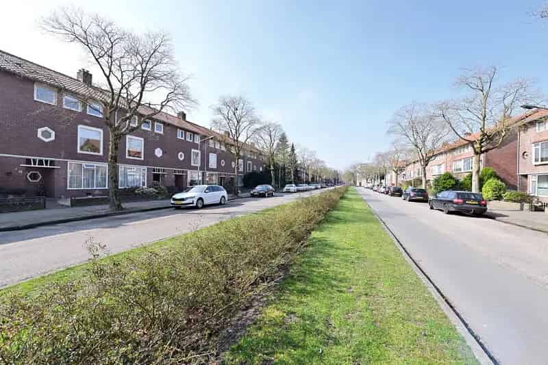 4-Kamer Maisonnette Hilversum: Ruim en Licht Appartement met Balkon
