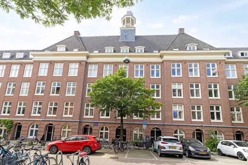 Amsterdam Staatsliedenbuurt: 1 Slaapkamer Appartement 45m²